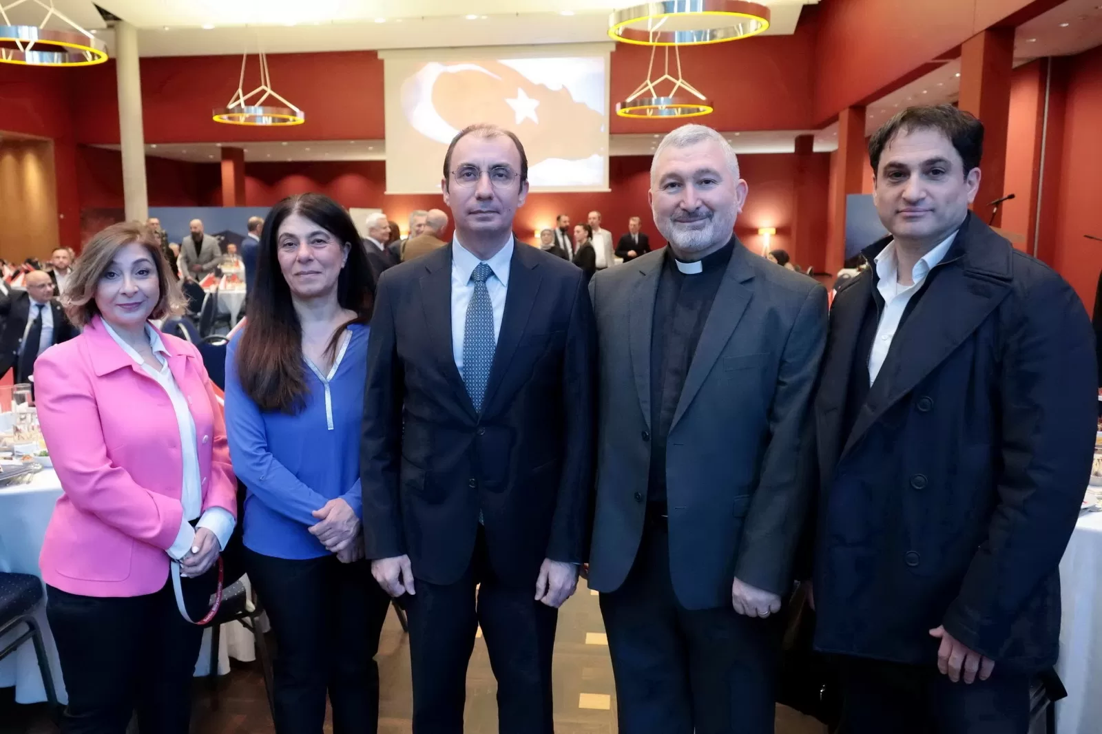 Berlin Başkonsolosu İlker Okan Şanlı İftar Yemeği verdi