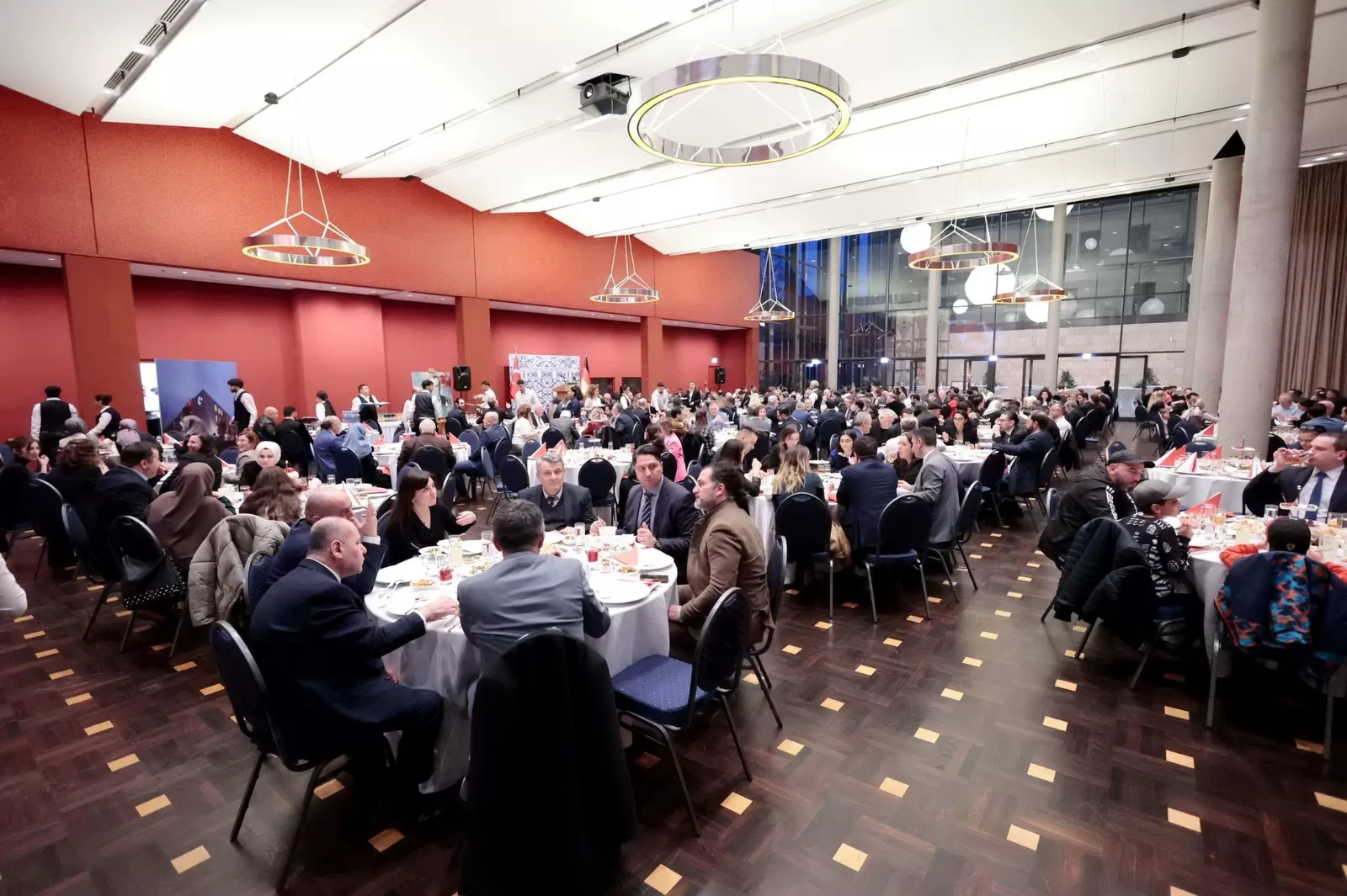 Berlin Başkonsolosu İlker Okan Şanlı İftar Yemeği verdi