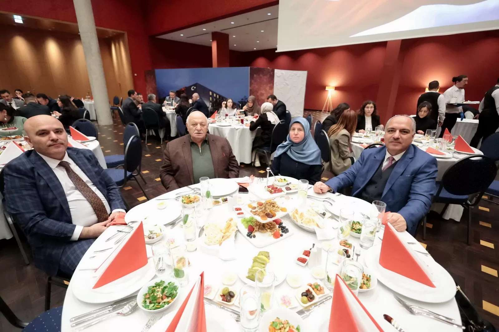 Berlin Başkonsolosu İlker Okan Şanlı İftar Yemeği verdi