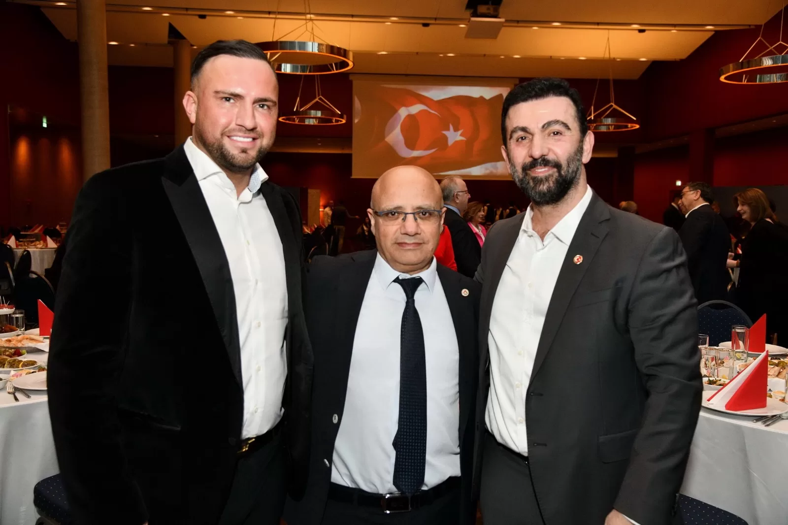 Berlin Başkonsolosu İlker Okan Şanlı İftar Yemeği verdi