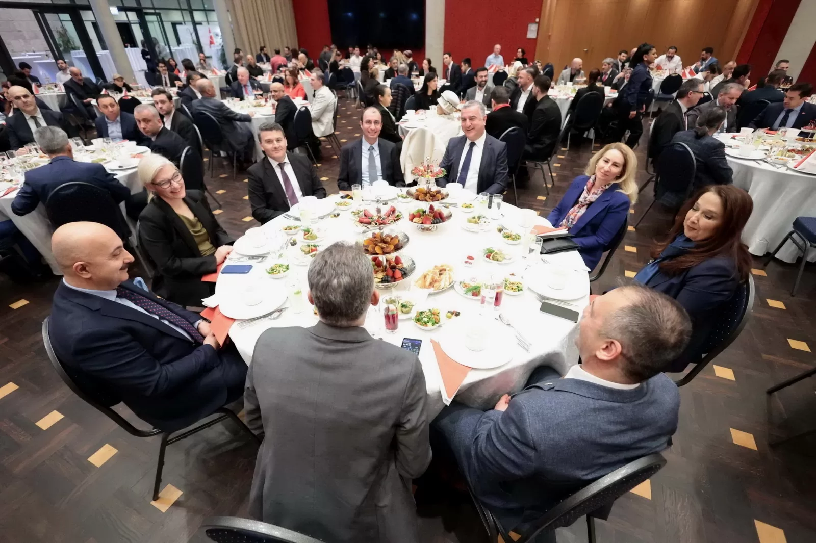 Berlin Başkonsolosu İlker Okan Şanlı İftar Yemeği verdi