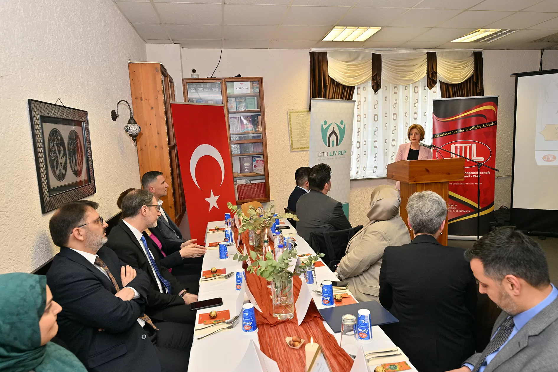 Rheinland-Pfalz Eyalet Başbakanı Dreyer, DİTİB iftar sofrasına katıldı