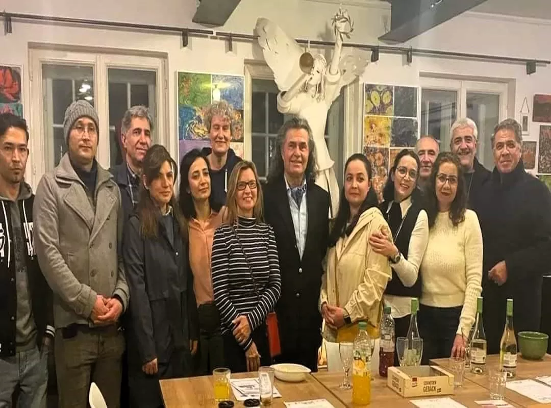 EBRU SANATININ AVRUPA`DAKİ TEMSİLCİLERİNDEN OLAN ORHAN İŞÖZEN’DEN SERGİ