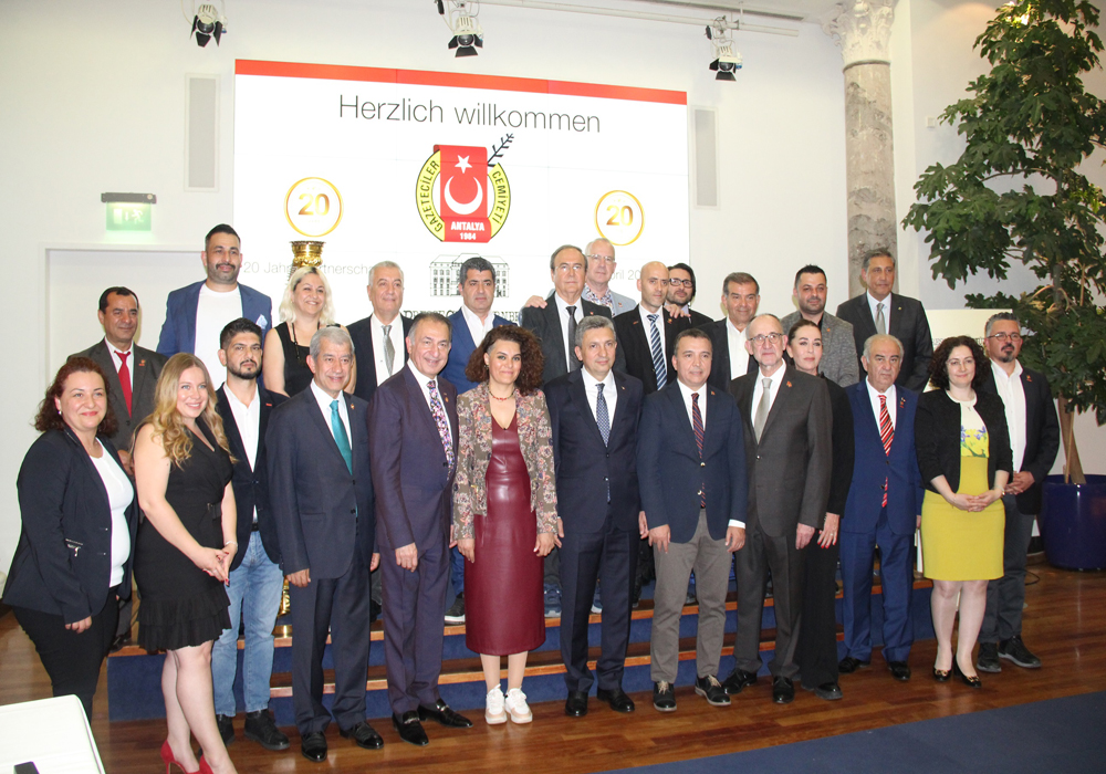 Kardeş gazeteciler 20.yılını kutladı