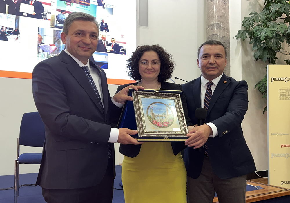 Kardeş gazeteciler 20.yılını kutladı