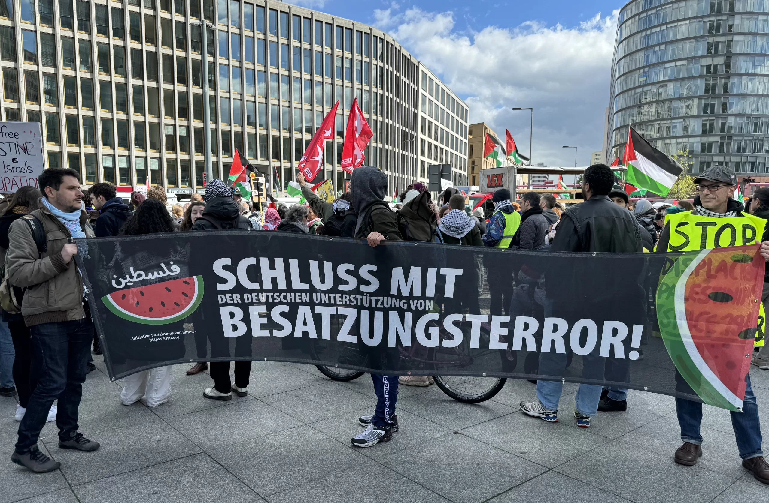 Berlin'de, Almanya'nın İsrail'e silah sevkiyatına protesto