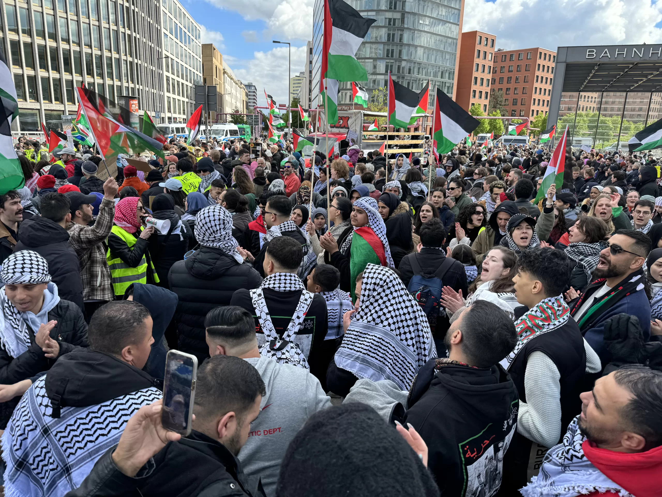 Berlin'de, Almanya'nın İsrail'e silah sevkiyatına protesto