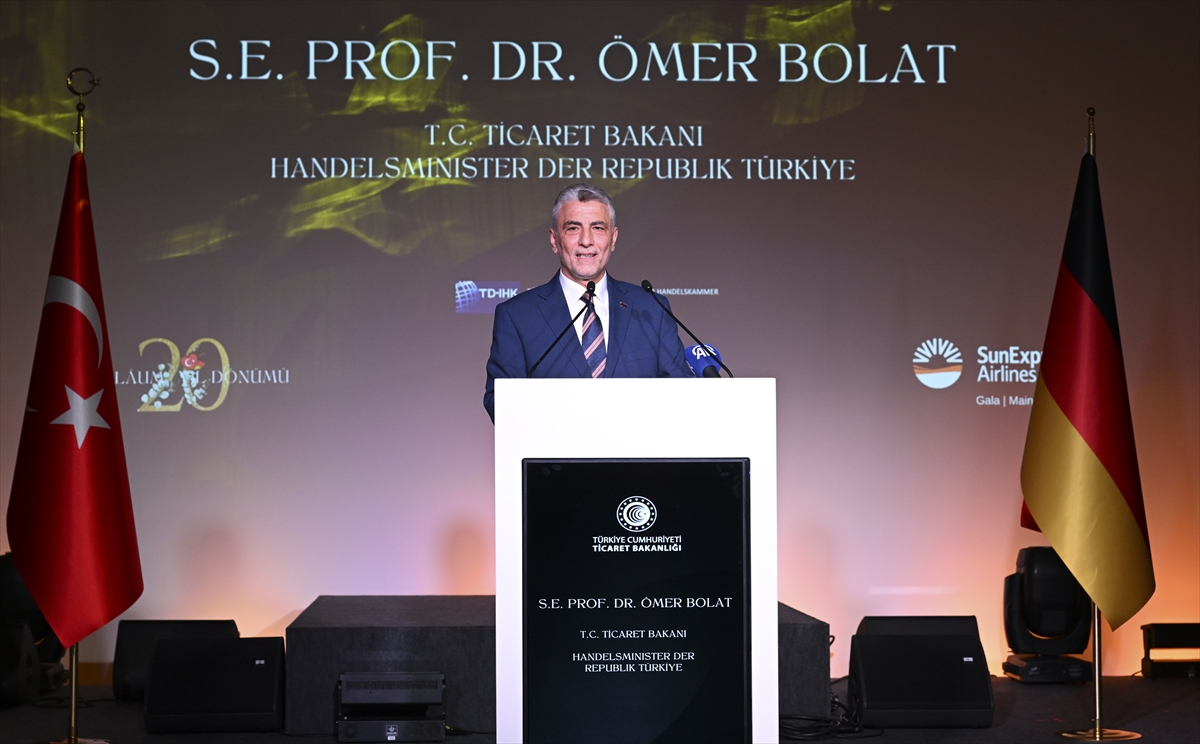 Ticaret Bakanı Bolat, TD-IHK Berlin 20. Yıl Galası`na katıldı