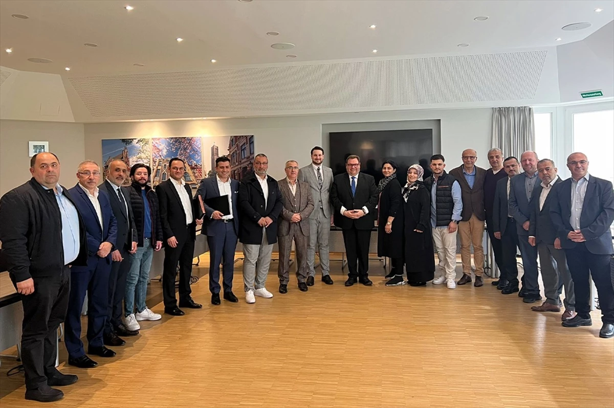 Almanya'da Cami ve Belediye Arasında Ezan Protokolü İmzalandı