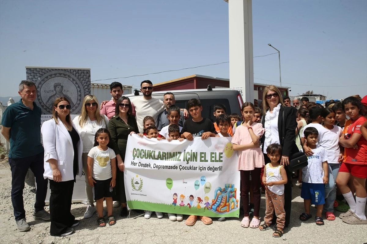 Almanya'dan Hatay'a Oyuncak Yardımı