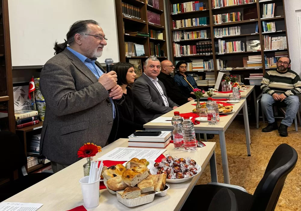 “Müslümanlar ile Hristiyanlar birlikte yaşamayı öğrenmelidirler”