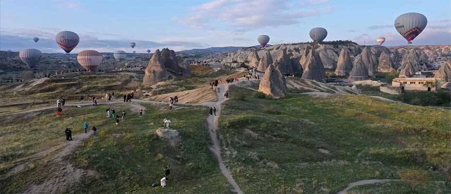 Yerli turistler Kapadokya'yı gökyüzünden keşfetti
