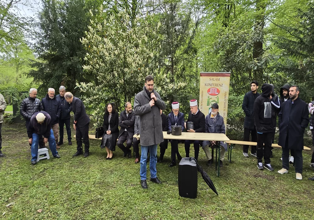 Arife günü Nürnberg’de güney kabristanı doldu taştı