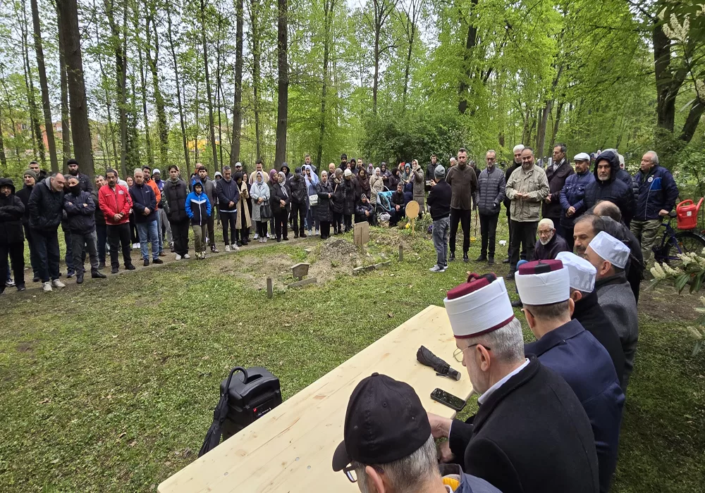 Arife günü Nürnberg’de güney kabristanı doldu taştı