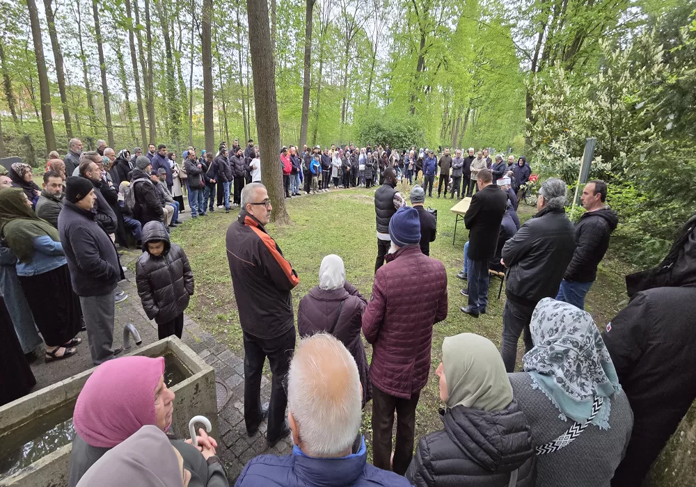Arife günü Nürnberg’de güney kabristanı doldu taştı