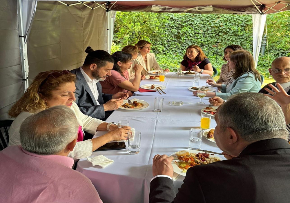 ‘Sağlık çalışanları göz bebeğimiz!’