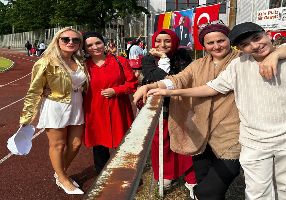 Berlin`de 19 Mayıs ve 23 Nisan Şenlikleri Coşkuyla Kutlandı