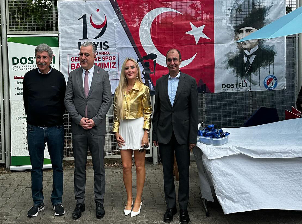 Berlin`de 19 Mayıs ve 23 Nisan Şenlikleri Coşkuyla Kutlandı