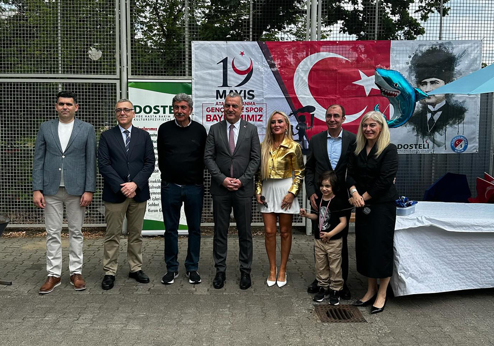Berlin`de 19 Mayıs ve 23 Nisan Şenlikleri Coşkuyla Kutlandı