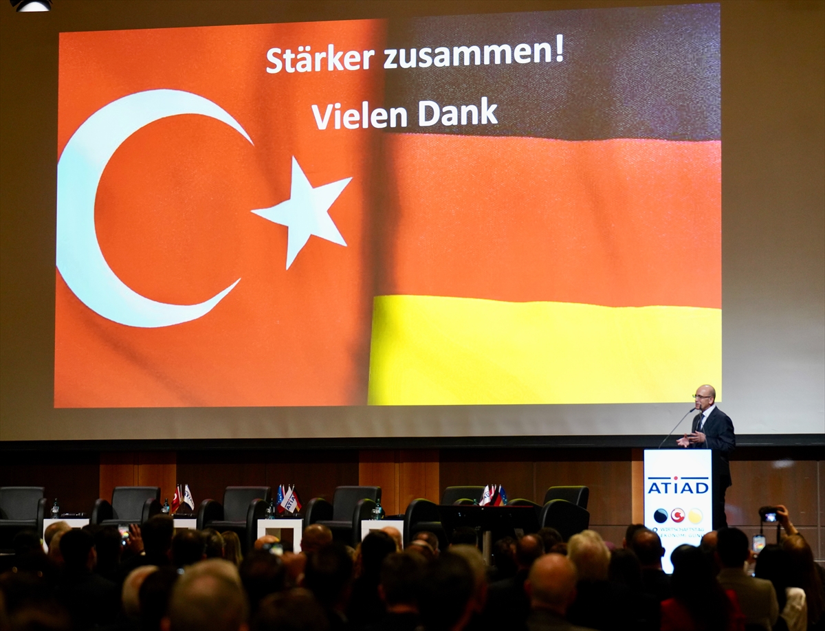 Bakan Şimşek, Almanya'da Türkiye ekonomisini değerlendirdi