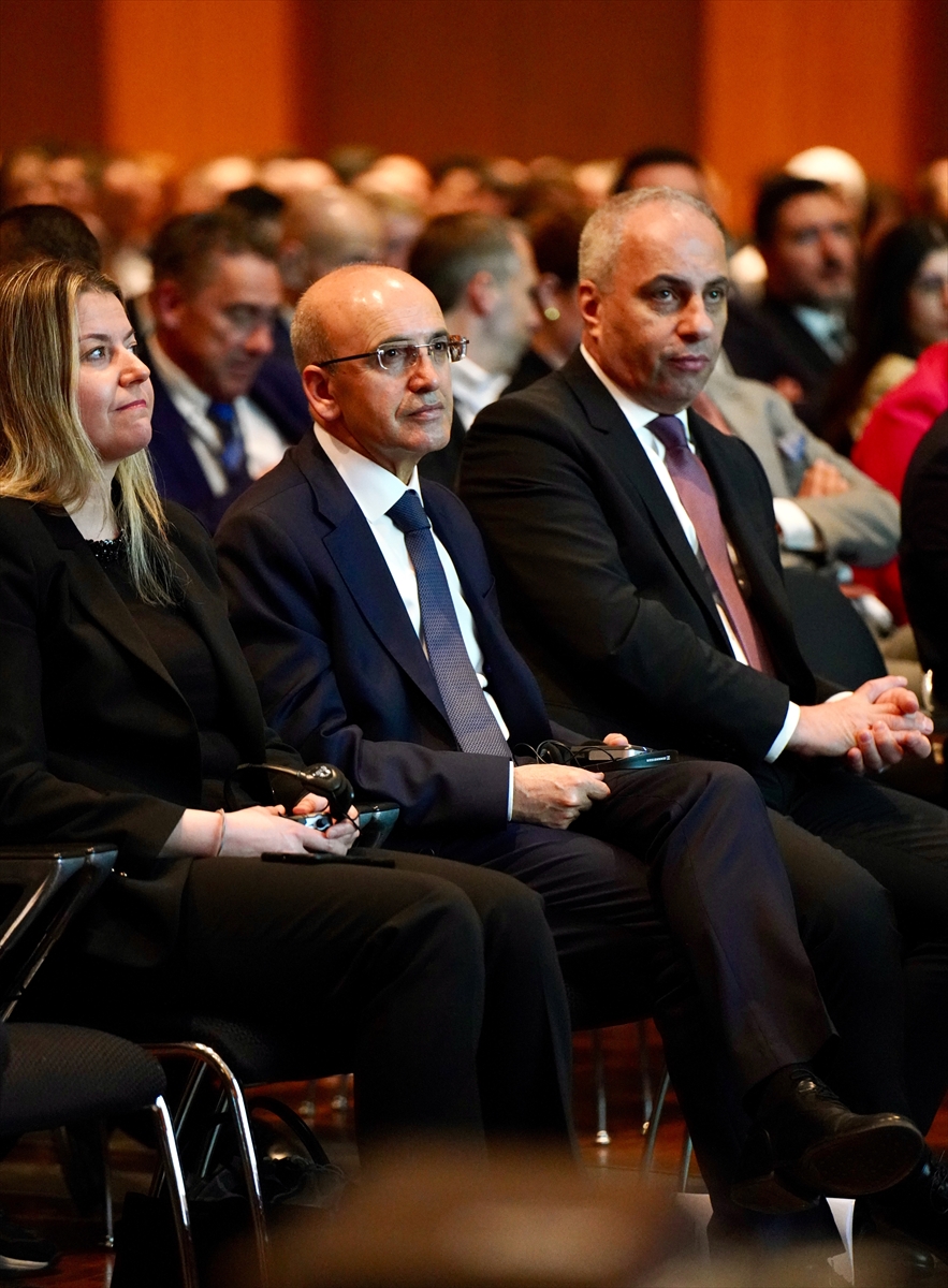 Bakan Şimşek, Almanya'da Türkiye ekonomisini değerlendirdi