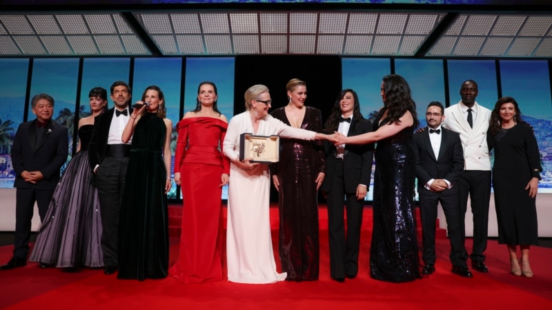 Cannes Film Festivali'nin açılışına kadınlar damga vurdu