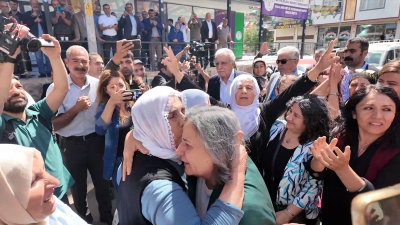 Cezaevinden çıkan Gültan Kışanak 8 yıl sonra ilk kez Diyarbakır’da