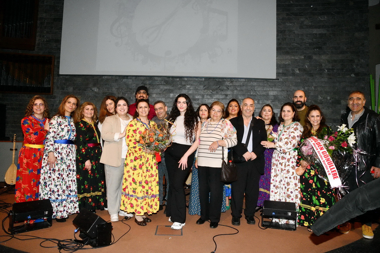 Pınar ve İmam Özgül ile arkadaşlarından muhteşem bir dinleti