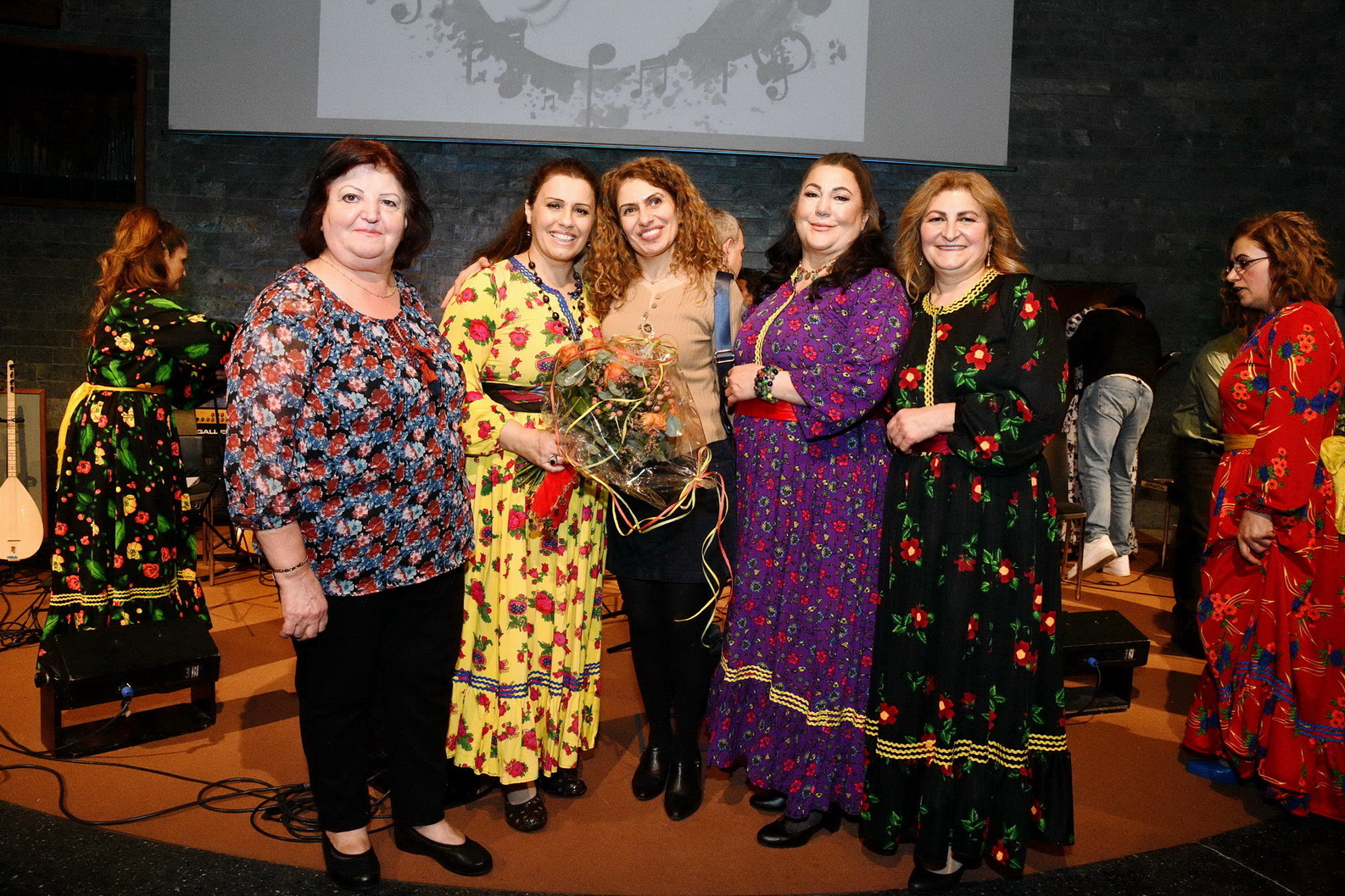 Pınar ve İmam Özgül ile arkadaşlarından muhteşem bir dinleti