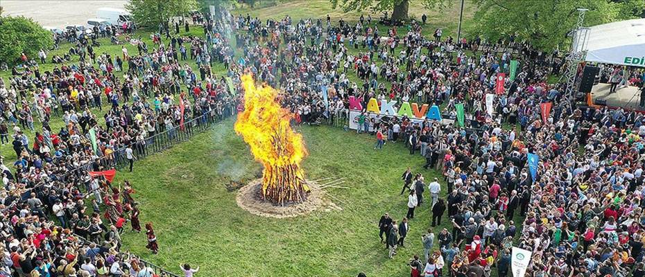 Dünyanın en neşeli şenliklerinden Kakava binlerce turist çekti