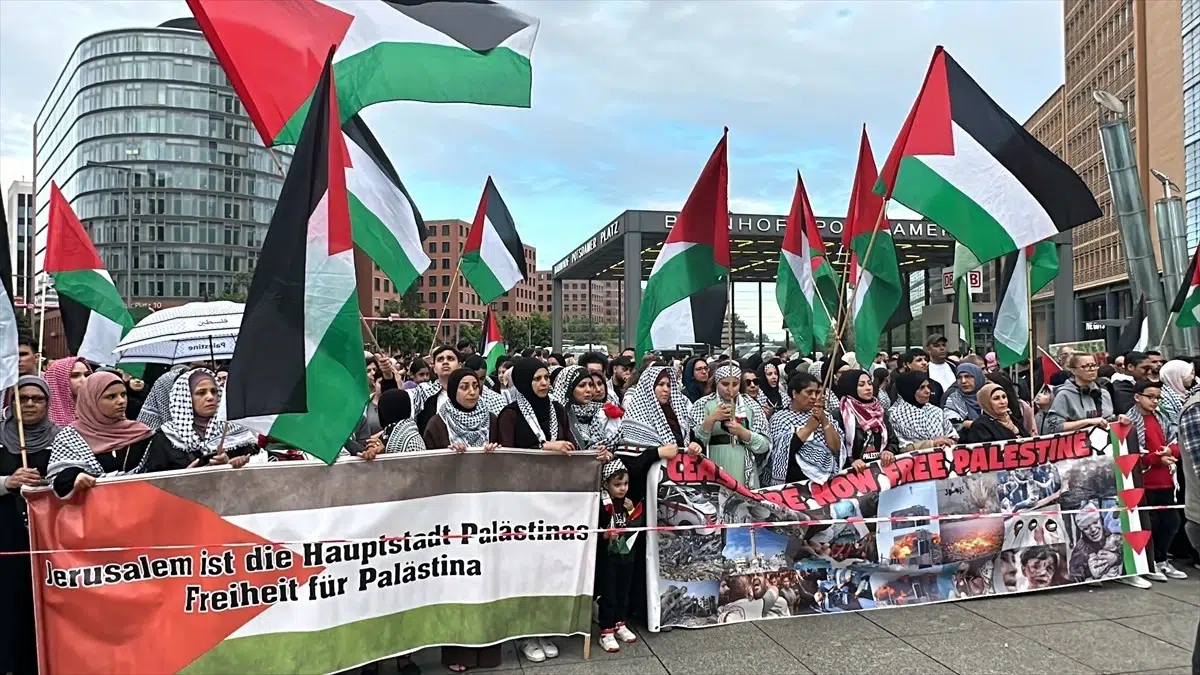 Berlin'de Filistin'e Destek Gösterisi
