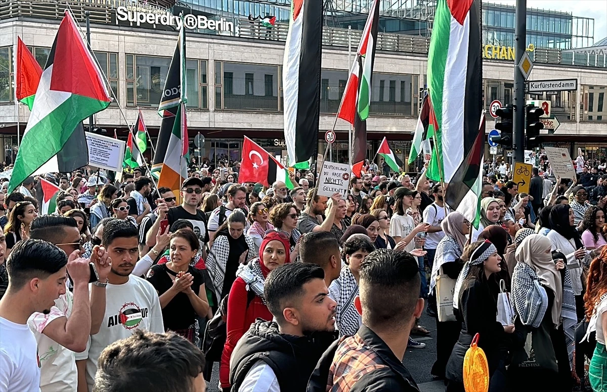 Berlin'de Filistin'e Destek Gösterisi Düzenlendi
