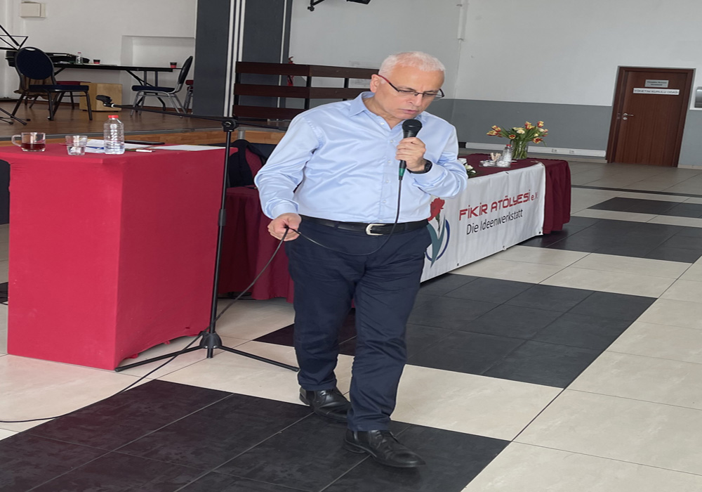 Merdan Yanardağ Almanya`da büyük ilgi gördü