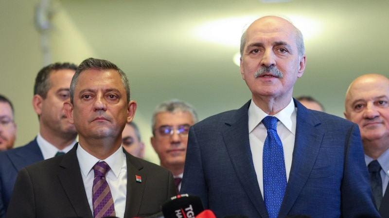 İktidarla muhalefet arasında “yeni anayasa mı, hukuk devleti mi?” tartışmaları