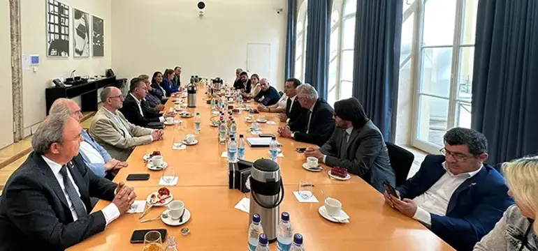 ‘AfD huzuru bozamaz’