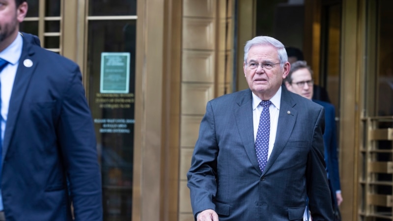 Menendez’in yolsuzluk davasında evinde bulunan para ve altınların yeni fotoğrafları paylaşıldı