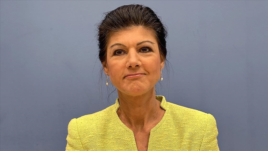 Wagenknecht, Alman hükümetini "savaş suçuna yardım etmekle" suçladı