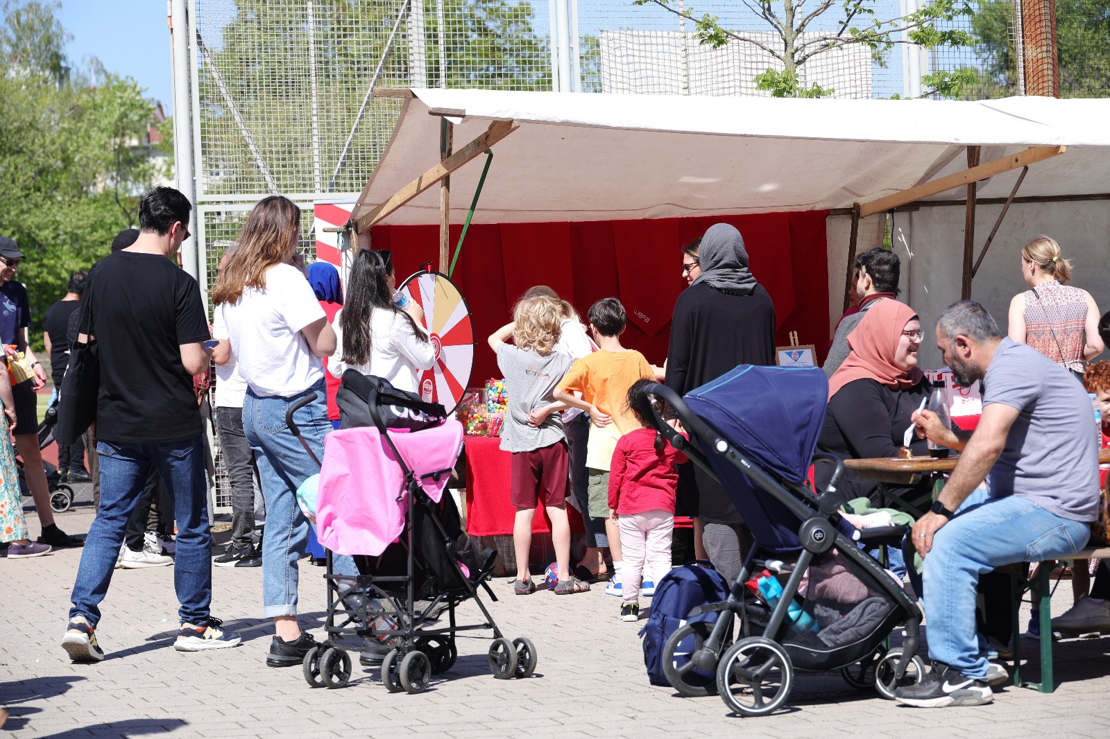 Berlin’de 23 Nisan ve 1 Mayıs bu yıl yardım amaçlı şenlikle kutlandı