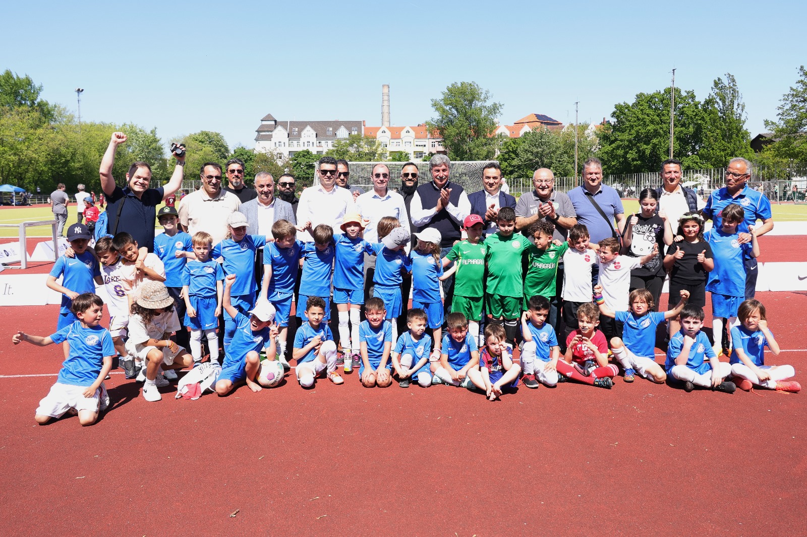 Berlin’de 23 Nisan ve 1 Mayıs bu yıl yardım amaçlı şenlikle kutlandı