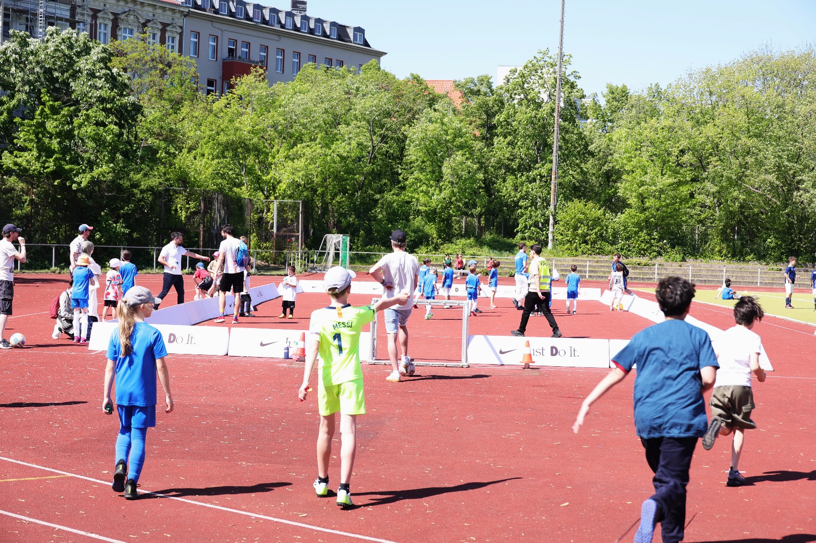 Berlin’de 23 Nisan ve 1 Mayıs bu yıl yardım amaçlı şenlikle kutlandı