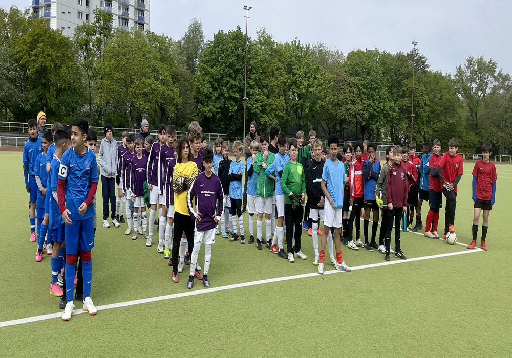 Berlin Aziz Nesin İlkokulu futbol takımı turnuvayı namağlup bitirdi