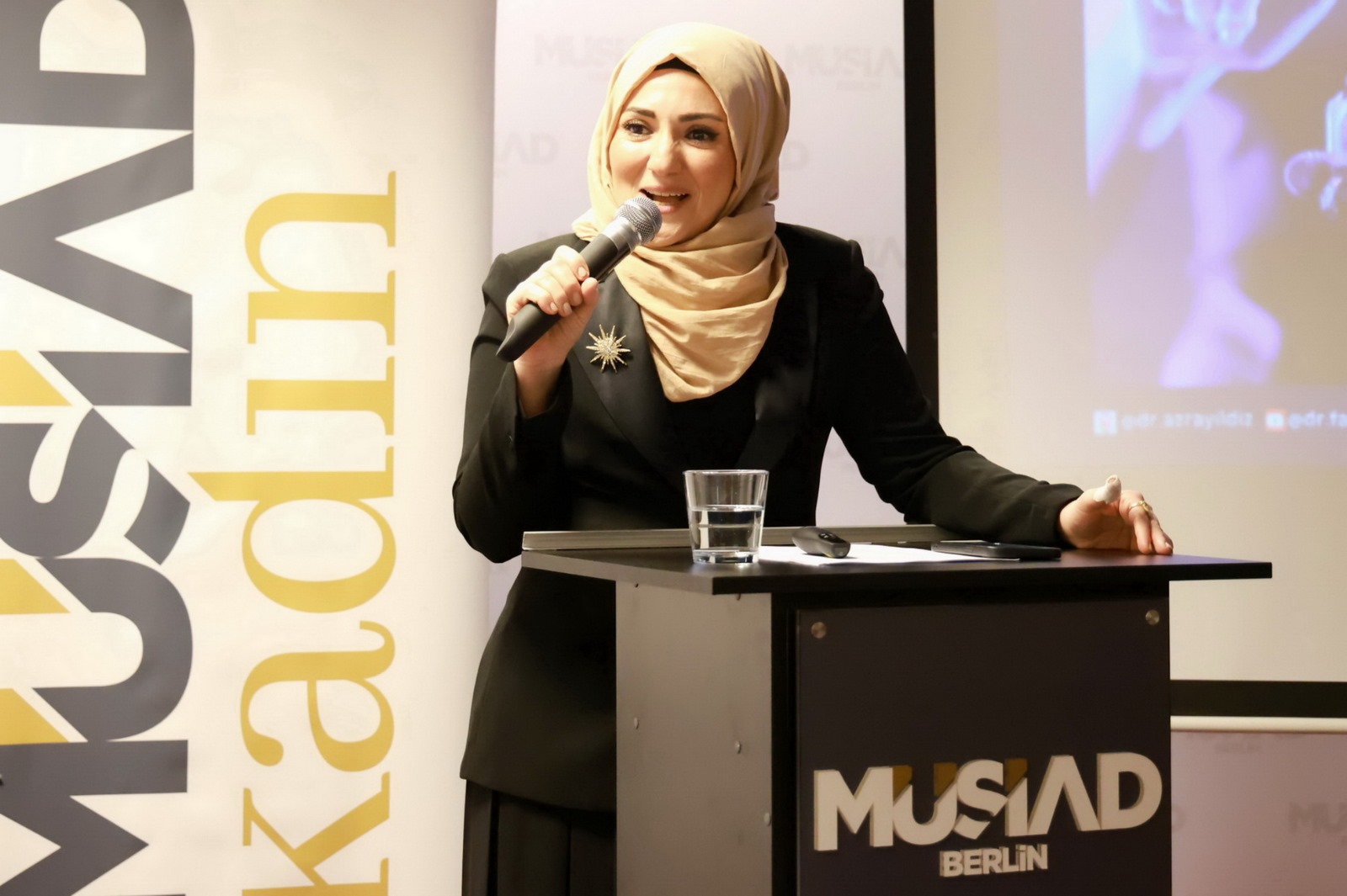 Berlin`de yapay zeka ve geleceğin meslekleri semineri düzenledi