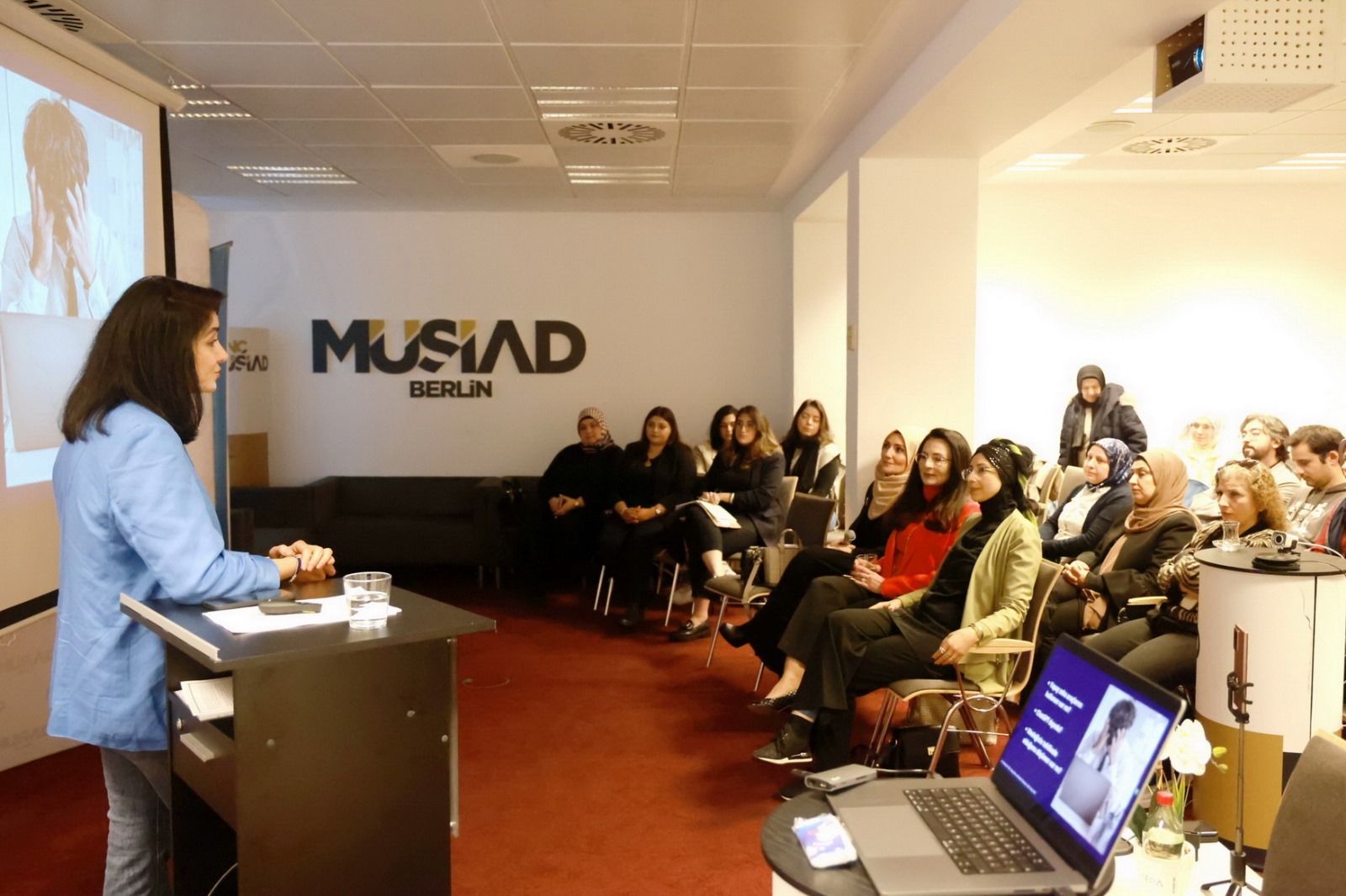 Berlin`de yapay zeka ve geleceğin meslekleri semineri düzenledi