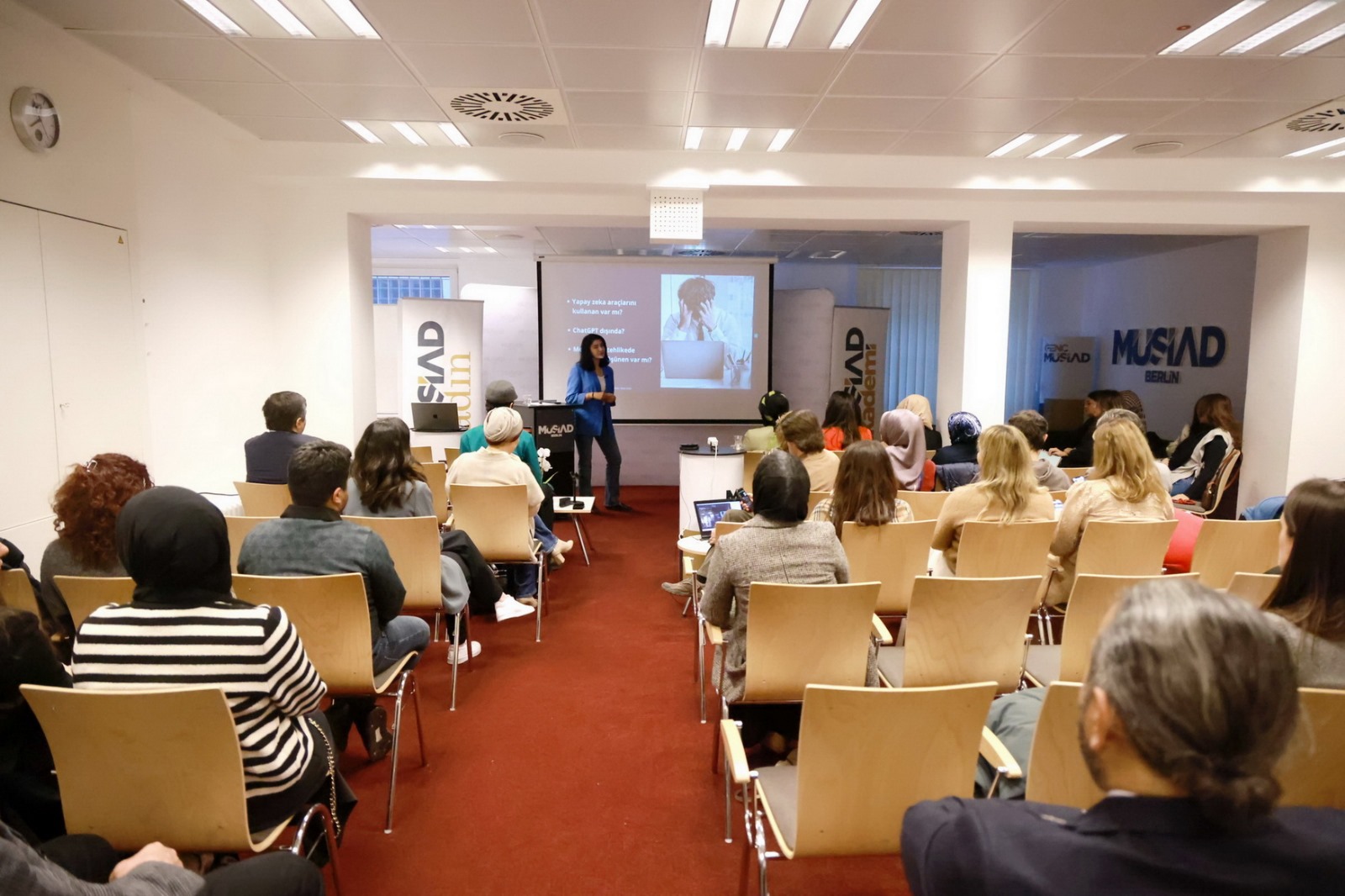 Berlin`de yapay zeka ve geleceğin meslekleri semineri düzenledi