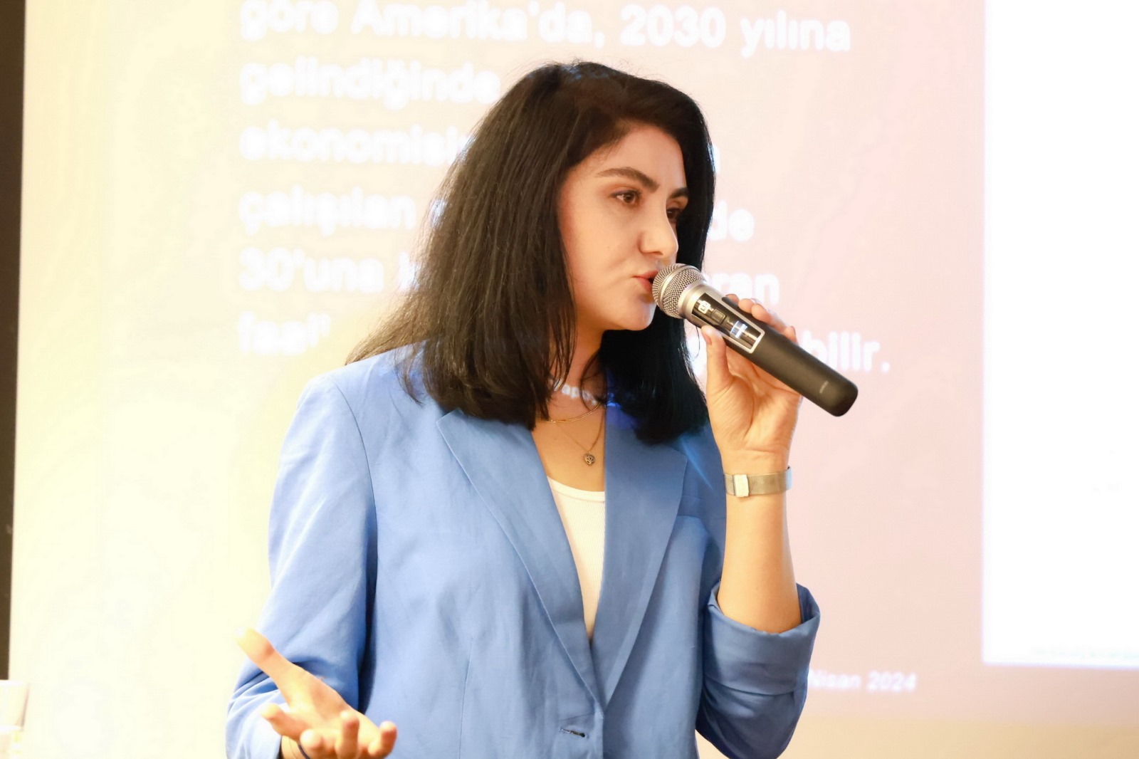 Berlin`de yapay zeka ve geleceğin meslekleri semineri düzenledi