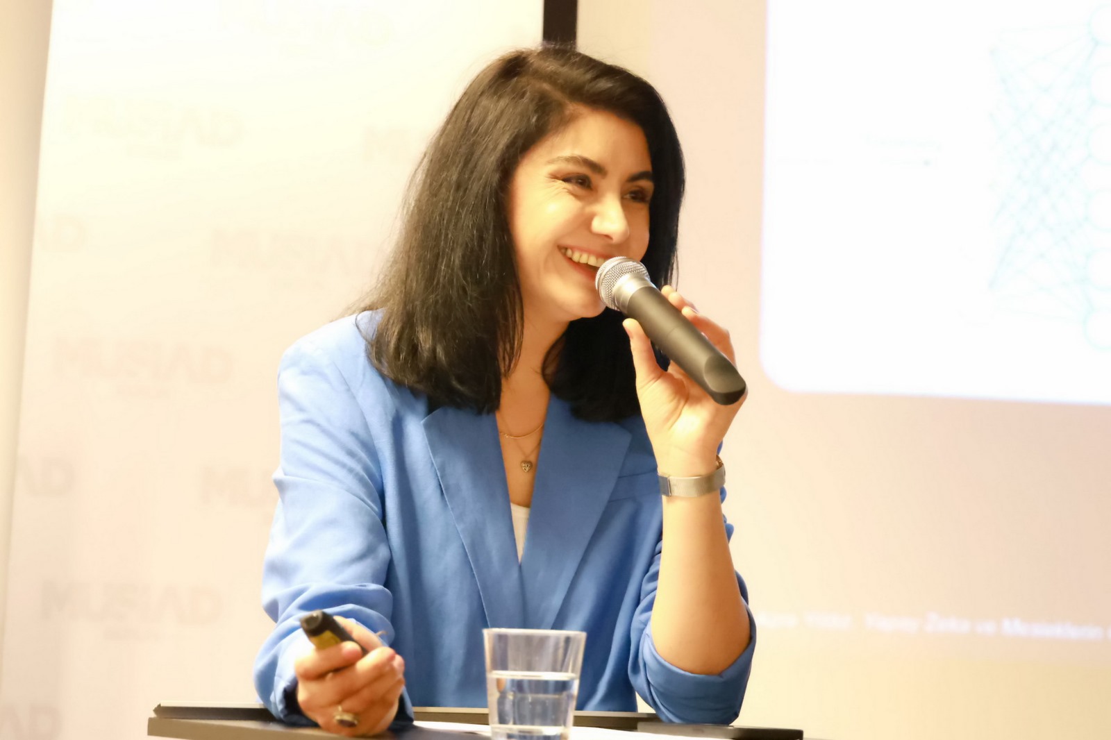 Berlin`de yapay zeka ve geleceğin meslekleri semineri düzenledi