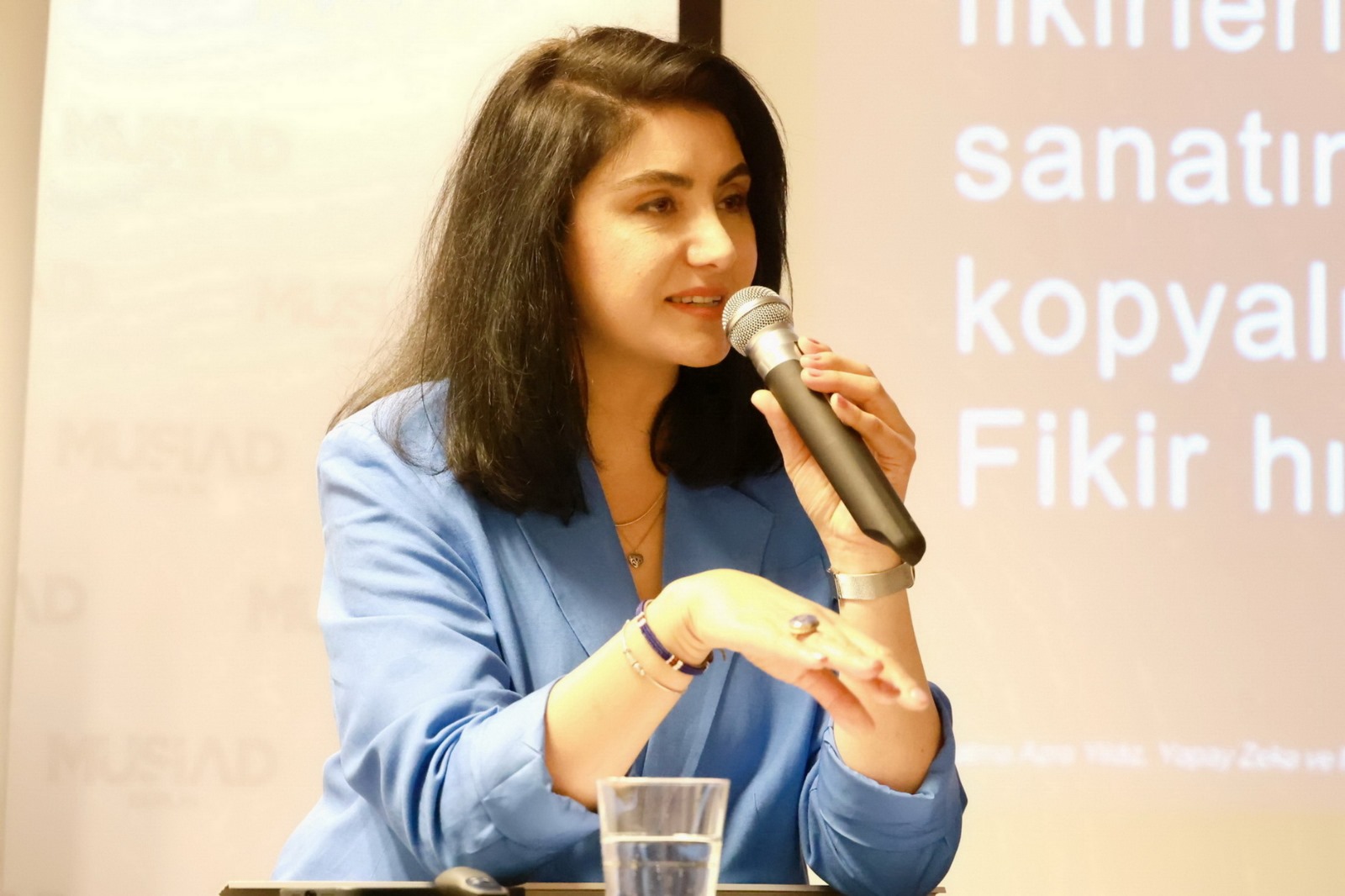 Berlin`de yapay zeka ve geleceğin meslekleri semineri düzenledi