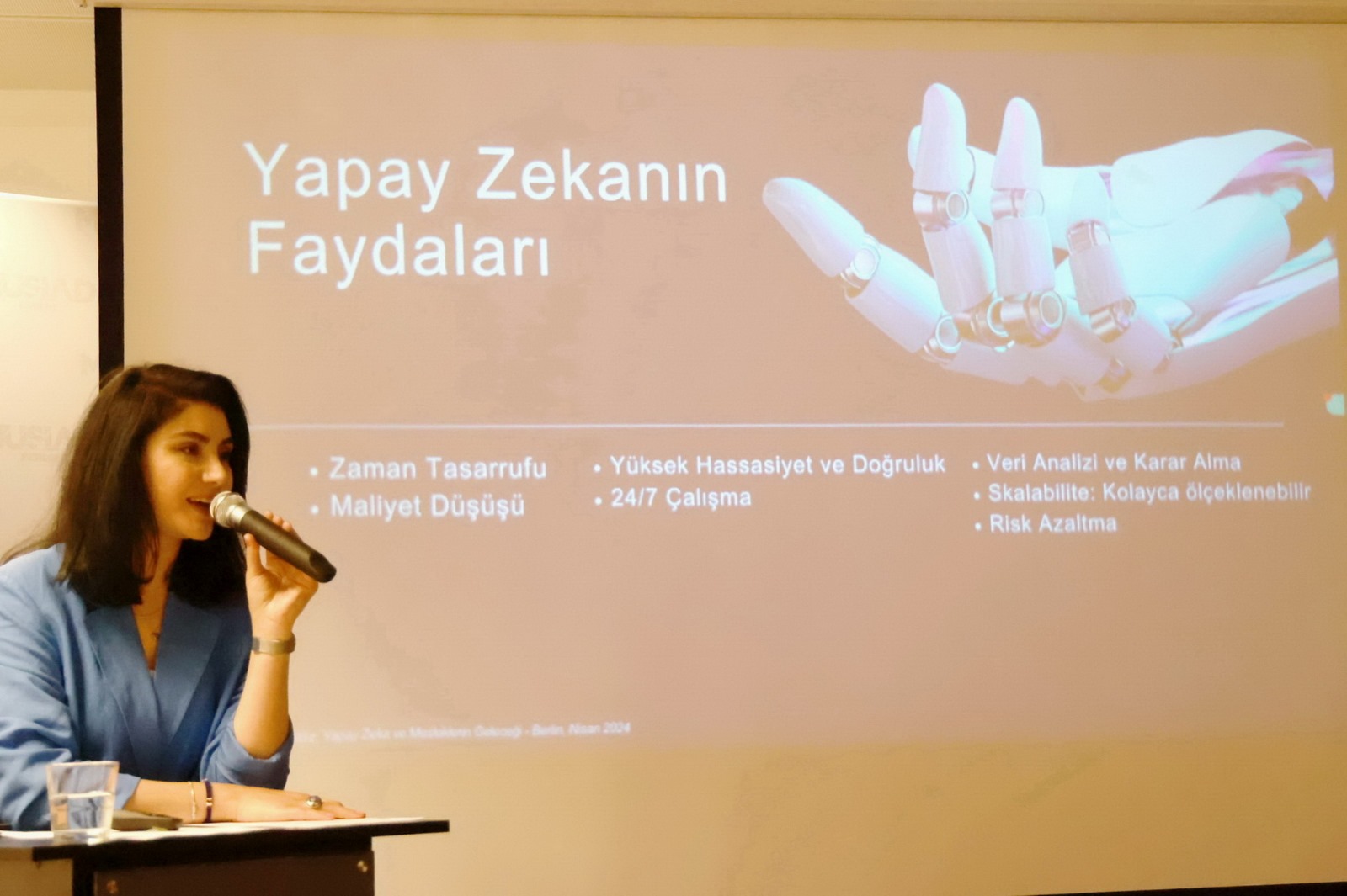 Berlin`de yapay zeka ve geleceğin meslekleri semineri düzenledi