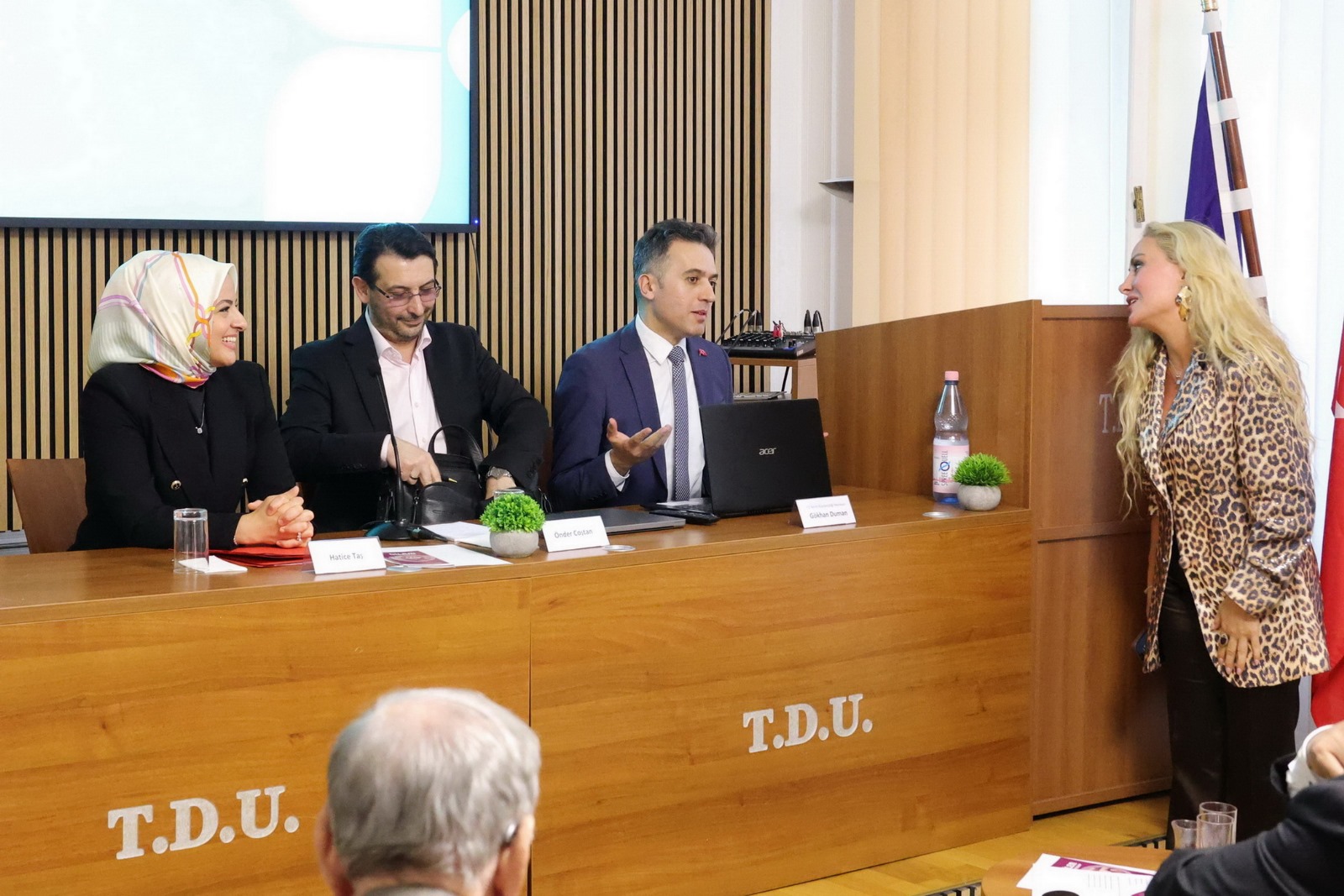 Berlin`de “Koruyucu Ailem Olur musun?” konulu toplantı düzenlendi