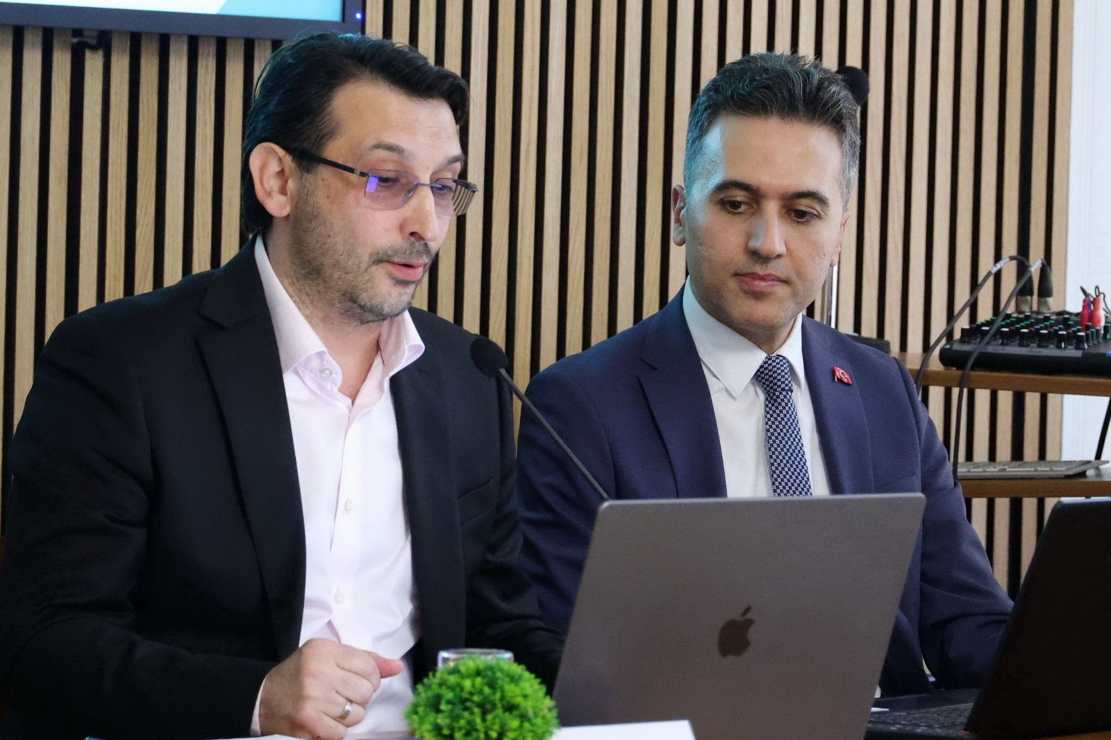 Berlin`de “Koruyucu Ailem Olur musun?” konulu toplantı düzenlendi
